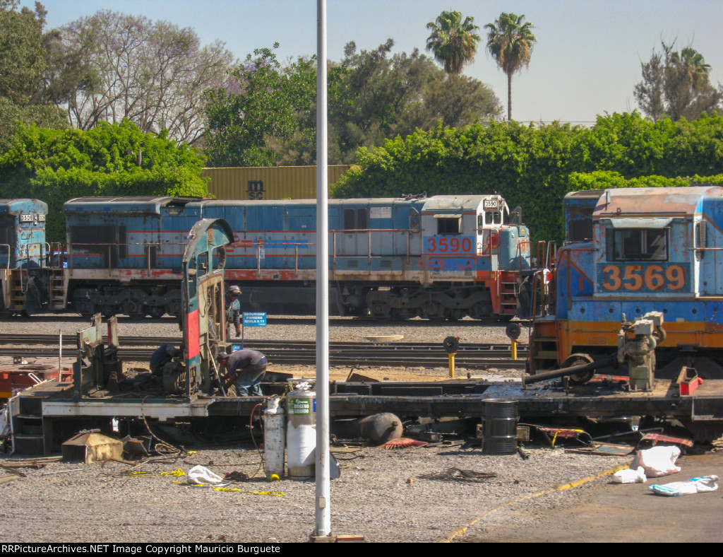 FXE SW10 Locomotives being scrapped